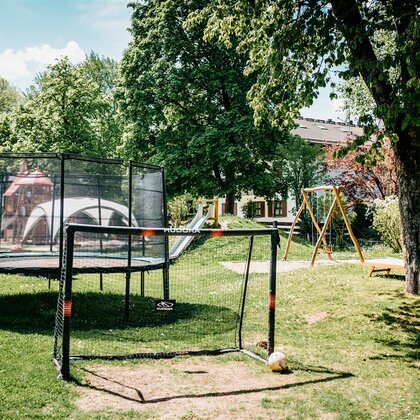 Spielplatz im Garten des Hotels