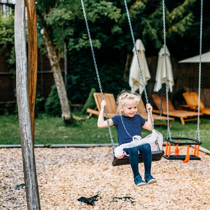 Schaukeln beim Spielplatz