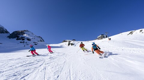 Skifahren in der Nähe des Hotels